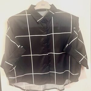 SHEIN Black and White Collared Cropped Top